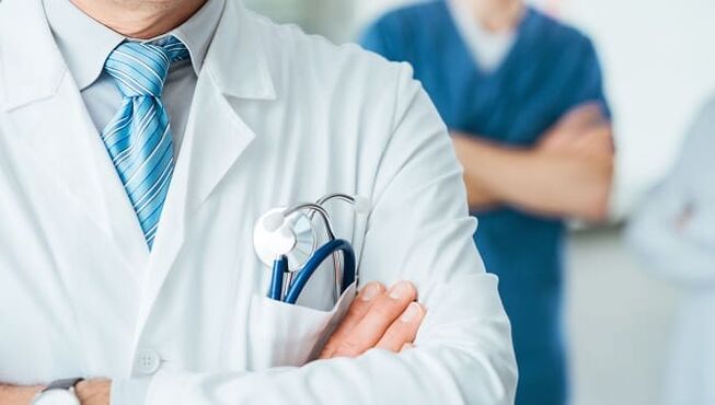 un médico que se ocupa de los problemas de potencia después de los 50